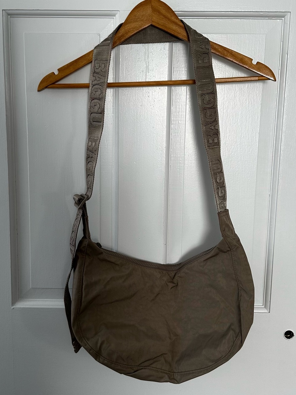 BAGGU - Medium Nylon Crescent Bag